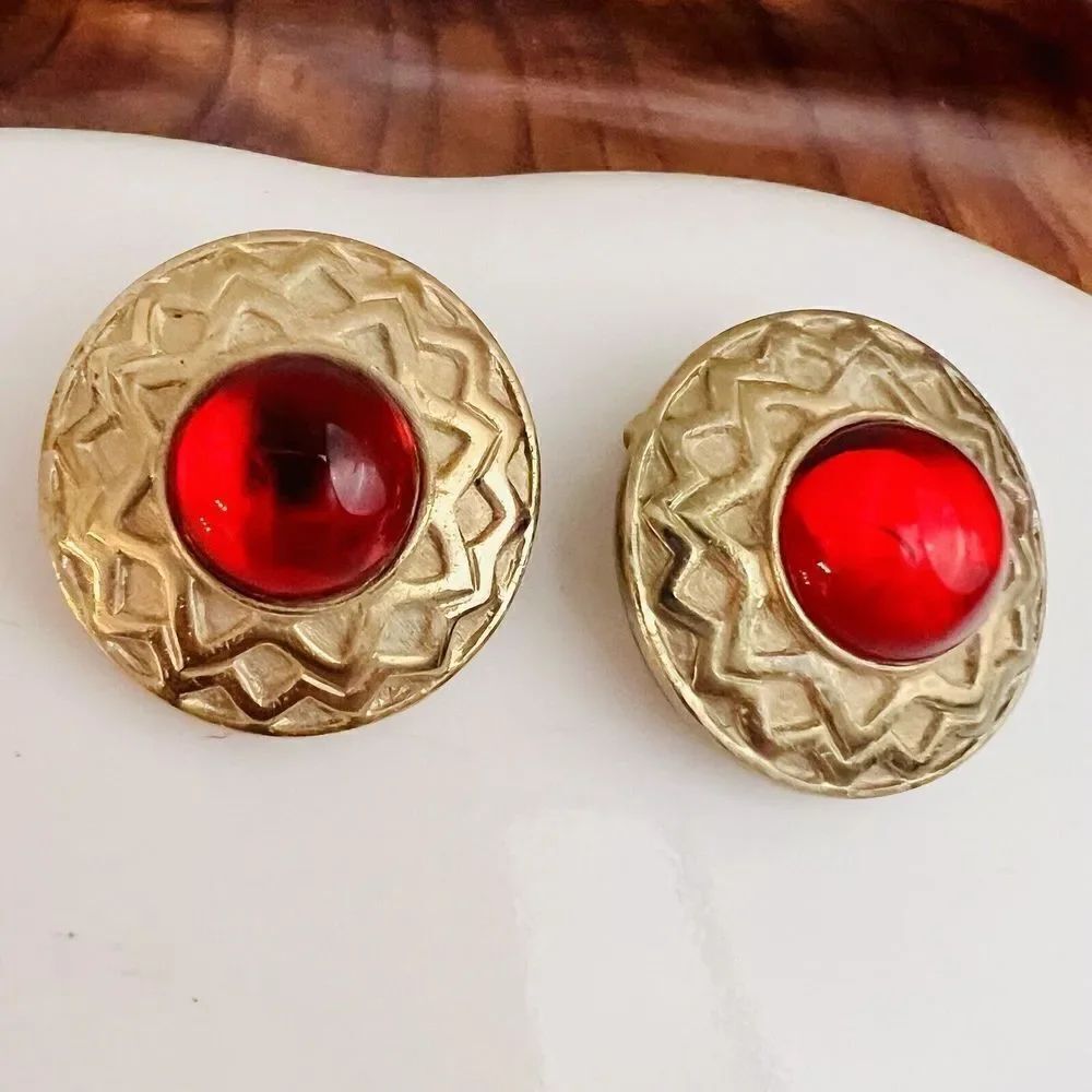 Vintage Galleria Gripoix Glass Earrings Cabochon Clip On Red Gold T Round 4620
